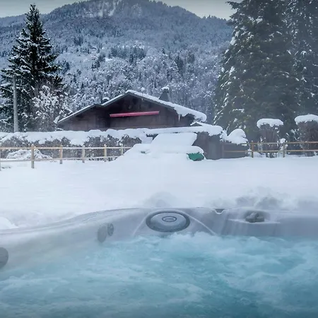 Des Hottes - Ovo Network Chalet